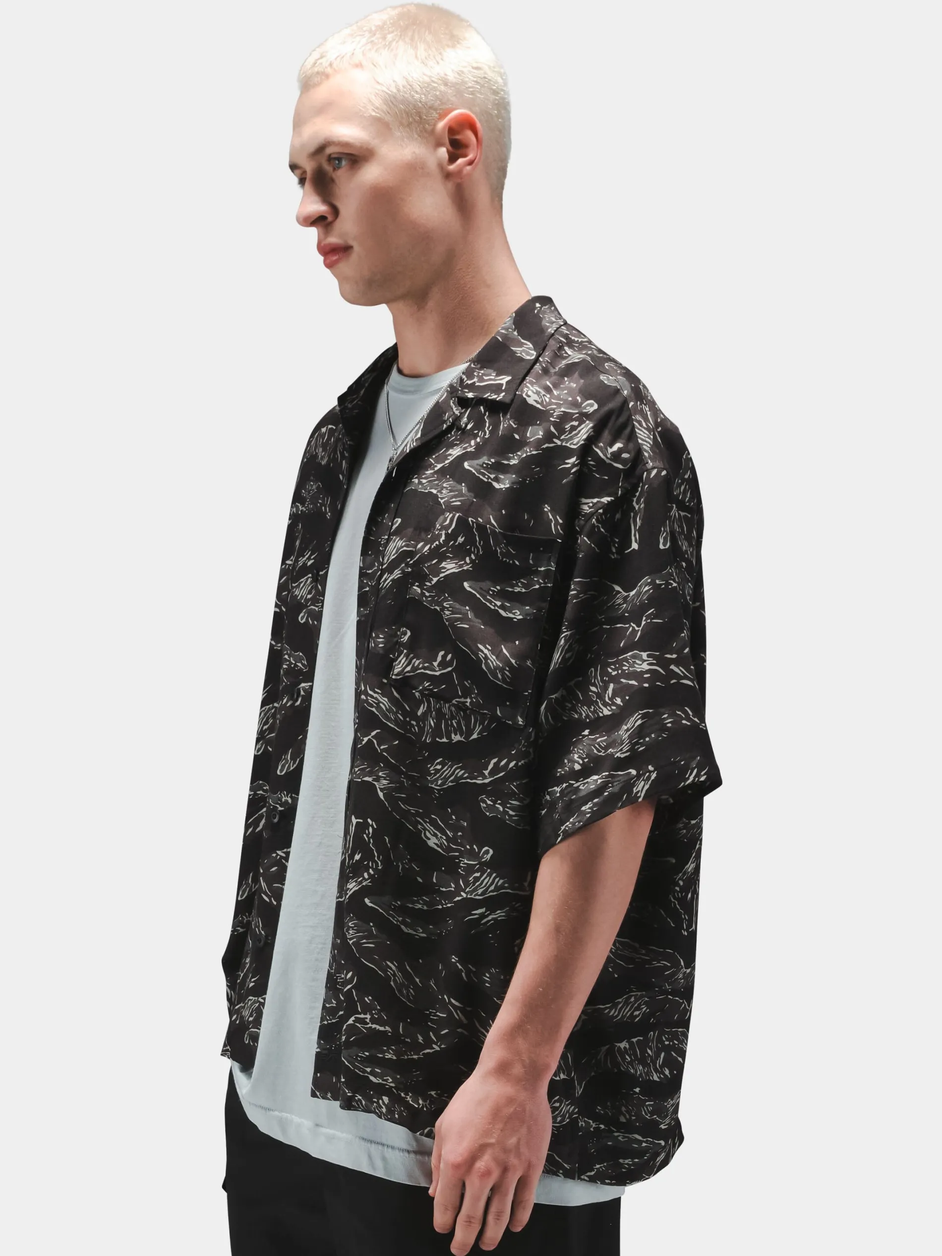 CAMO RELAXED CAMP SHORT SLEEVE SHIRT