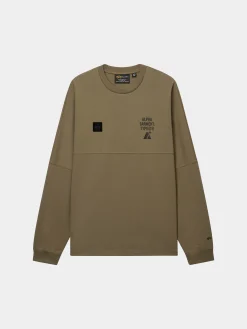 UNFRM LONG-SLEEVED GRAPHIC TEE